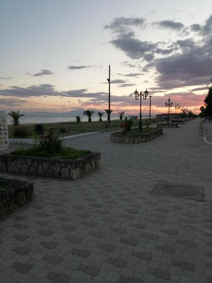 Hotel Eleni Paralia Dionisiou Exterior foto